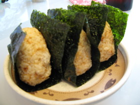 おかかごまおにぎり
