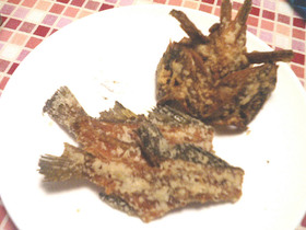 骨まで食べるメバルの唐揚げ