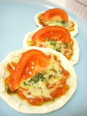 簡単!残った餃子の皮を救済!トマトピザ