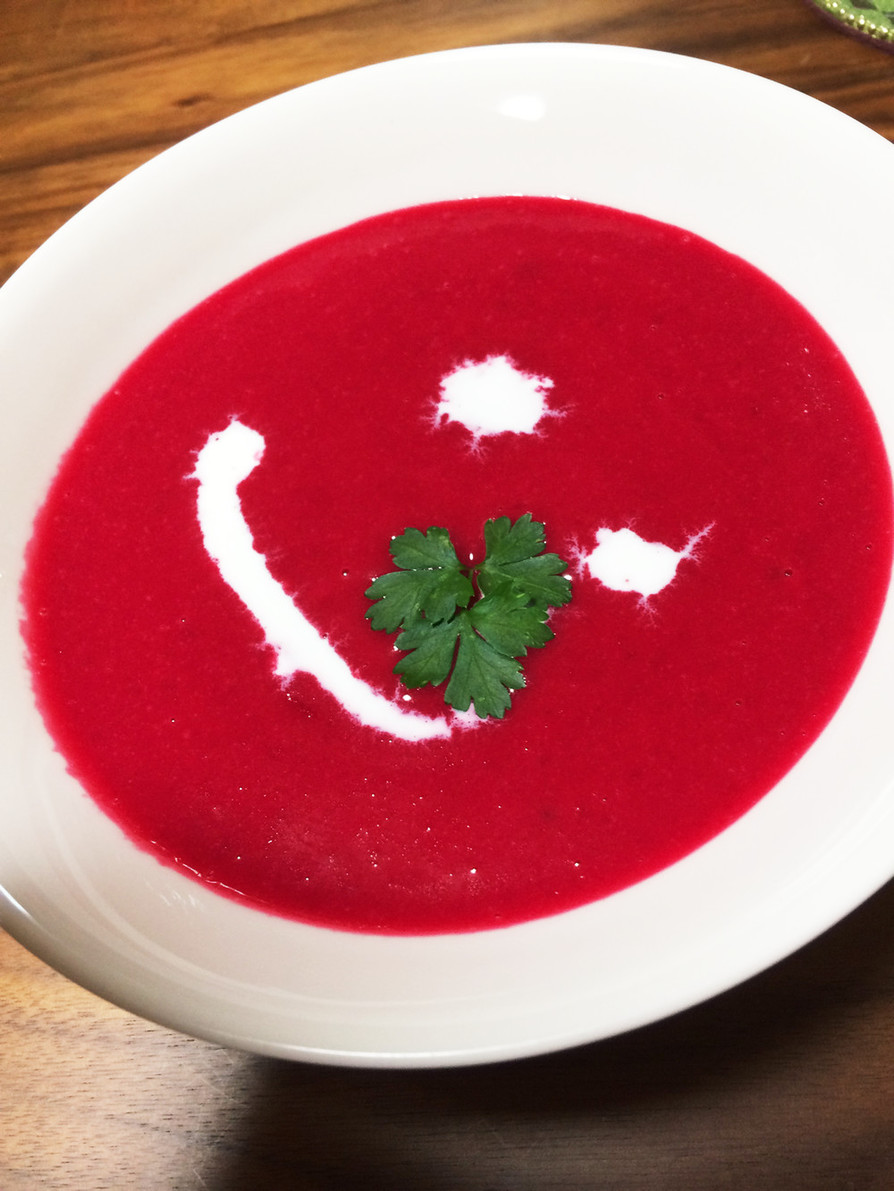レッドビーツのスープの画像