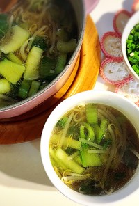 ポカポカ温まる野菜の薬膳スープ