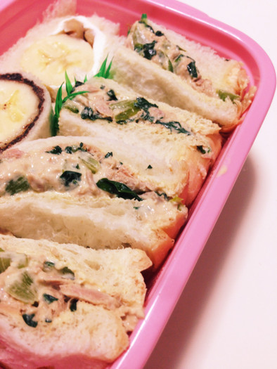 ツナと小松菜のサンドイッチの写真