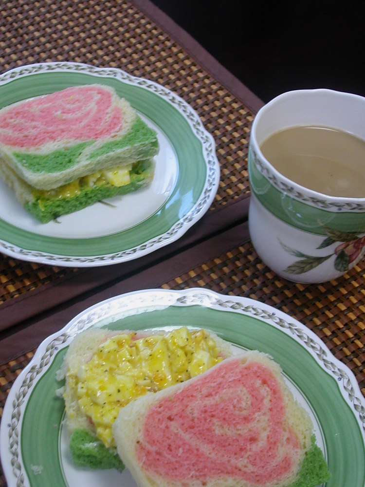 朝食にちょっとリッチなタマゴサンドの画像