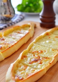 トルコ料理☆チーズのピデ