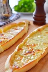 トルコ料理☆チーズのピデ