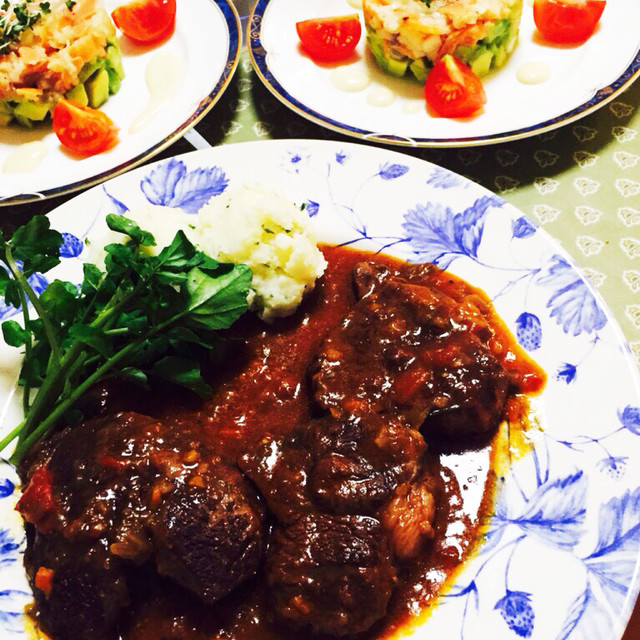 案外簡単牛肉の赤ワイン煮 レシピ 作り方 By Alulun クックパッド 簡単おいしいみんなのレシピが354万品