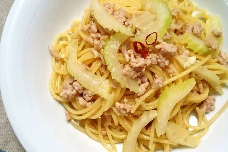 セロリと鶏ひき肉のオイルパスタ レシピ 作り方 By Mimioon クックパッド 簡単おいしいみんなのレシピが352万品