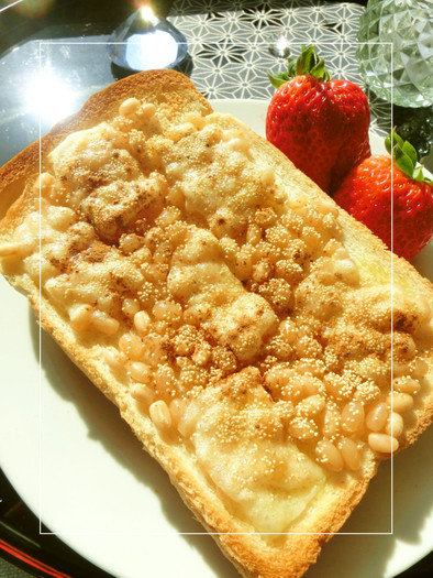 白小豆×けしの実のチーズシュガートーストの写真