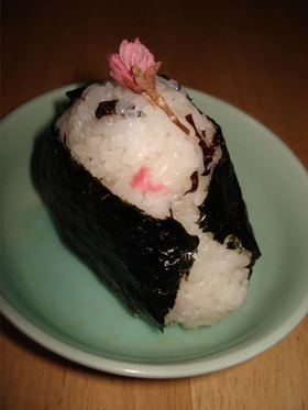 ☆桜香る塩昆布おにぎり☆