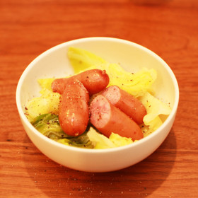簡単!ソーセージとキャベツの白ワイン蒸し