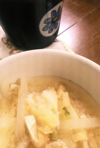 お手軽★大根と大根葉と冷凍ポテトの味噌汁