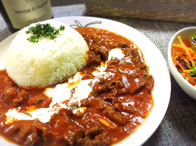 トマト缶で簡単!ビーフストロガノフ♪