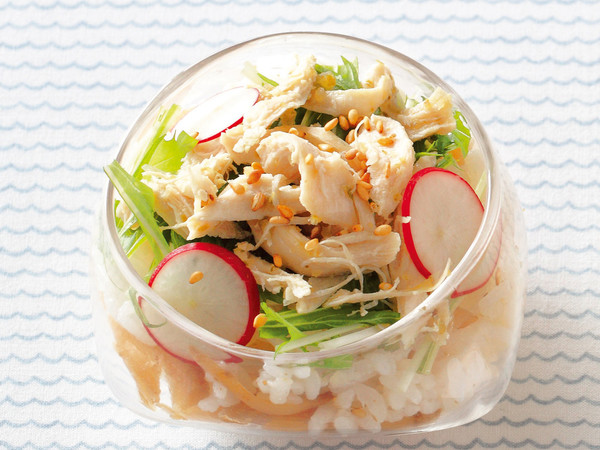 ゆずこしょうチキンとごぼう入り飯のカップずし