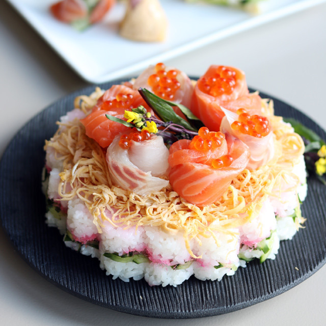 ひな祭りに　お花の「ちらし寿司ケーキ」の画像