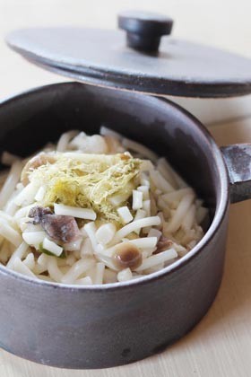 【離乳食後期】とろろ昆布とキノコのうどん