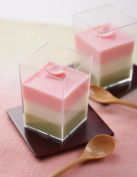 菱餅風3色ミルクプリン
