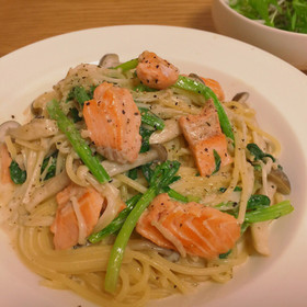 ほうれん草のペストパスタとオリーブのレシピ