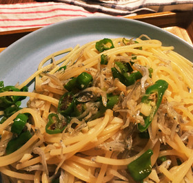 青唐辛子とししとうのじゃこパスタ