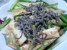 うどとアスパラと塩昆布のサラダ