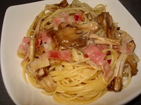 まいたけとベーコンのペペロンチーノ