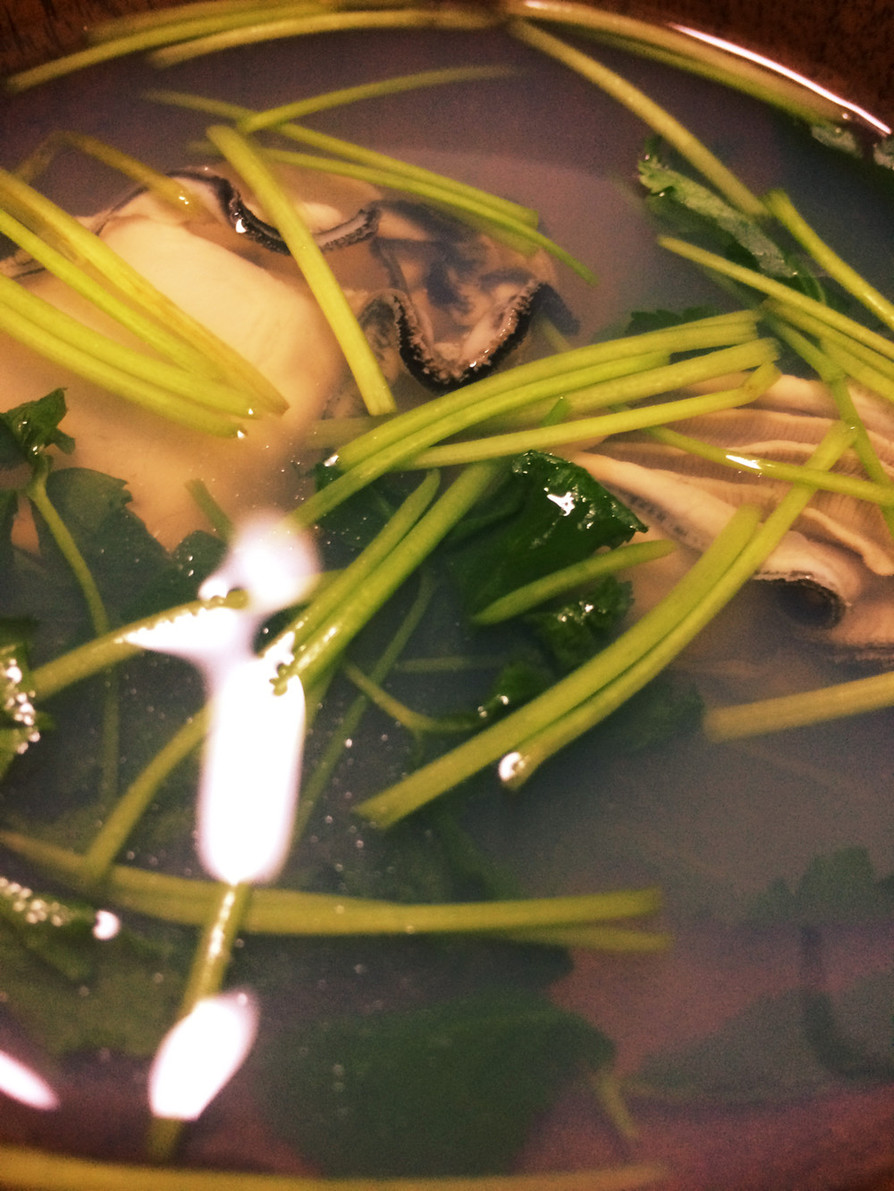 牡蠣と三つ葉のお吸い物の画像