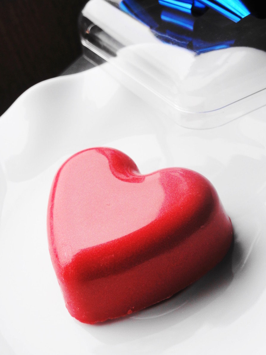 バレンタイン♥赤いハートチョコの画像