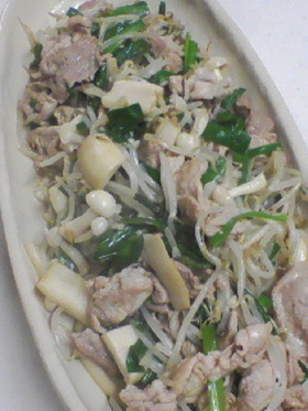 もやしとにらの豚肉炒め