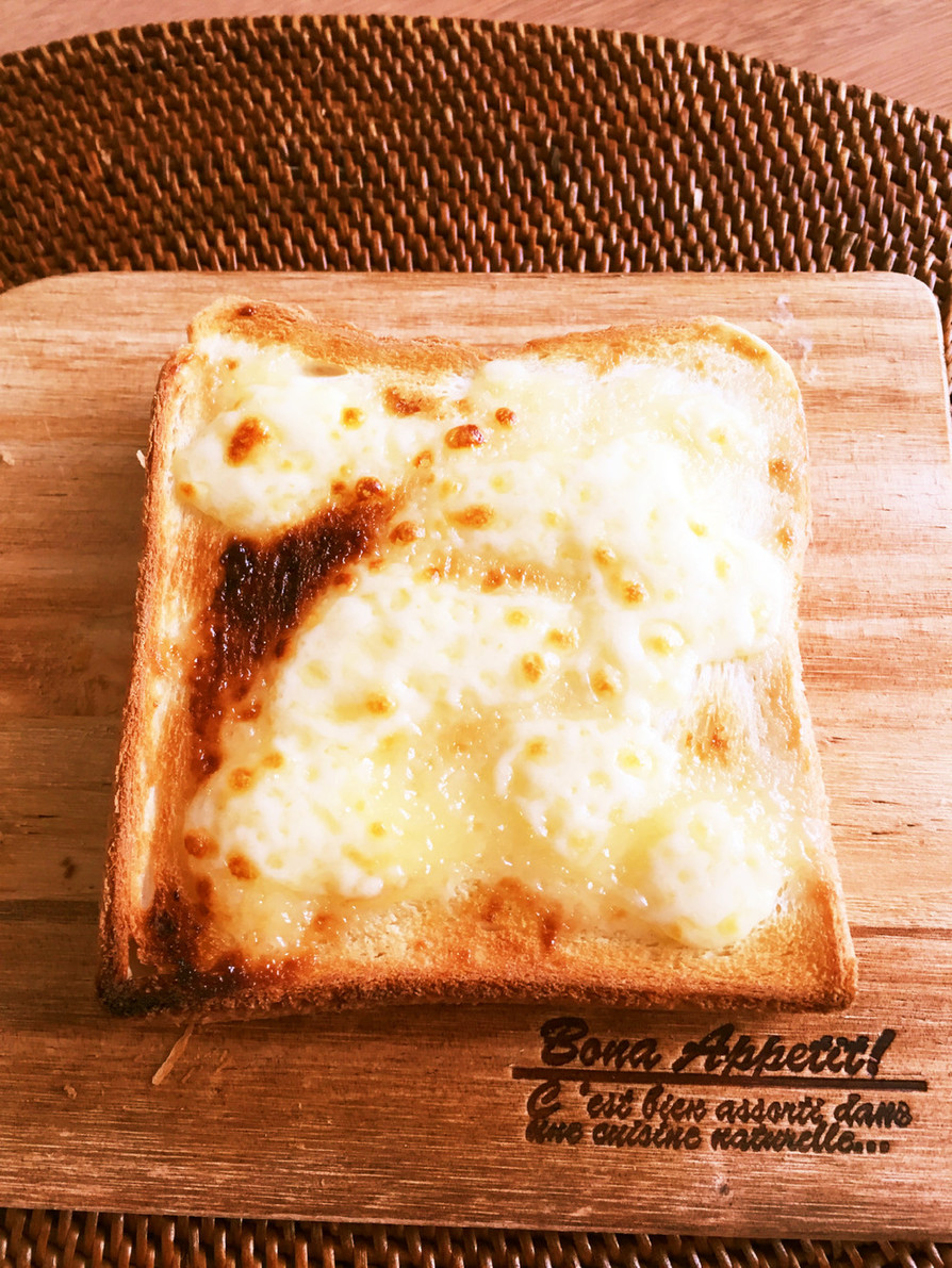 甘いマヨネーズチーズトーストの画像