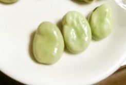 オリーブオイルと塩でゆでる、丸ごとそら豆の画像