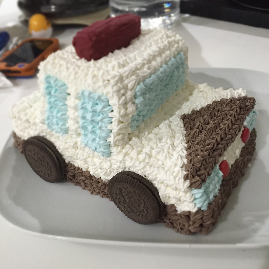 立体 車 ケーキ パトカー 救急車の画像