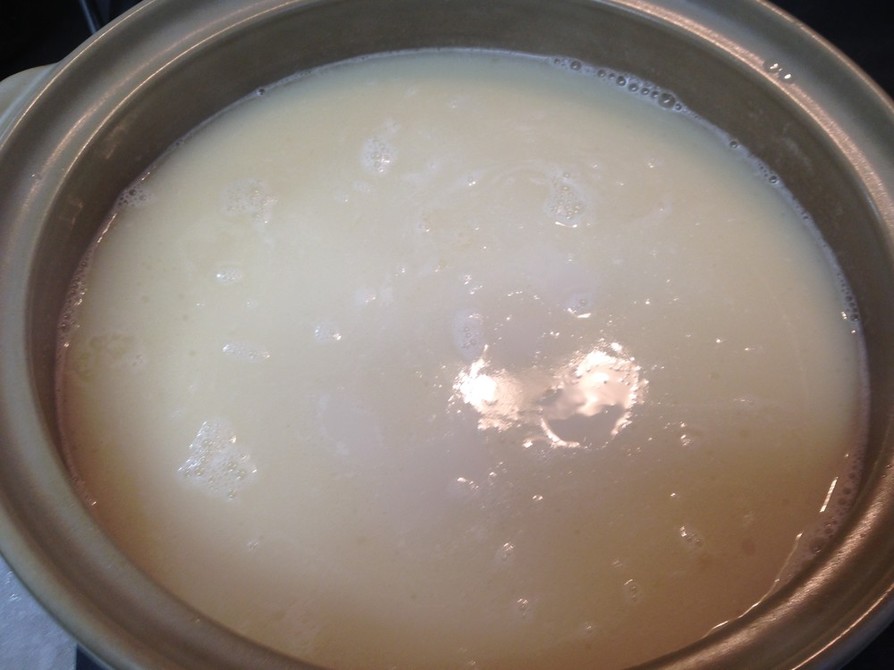 白濁スープが美味しい、博多の水炊きスープの画像