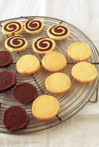 バタークッキー(写真右)