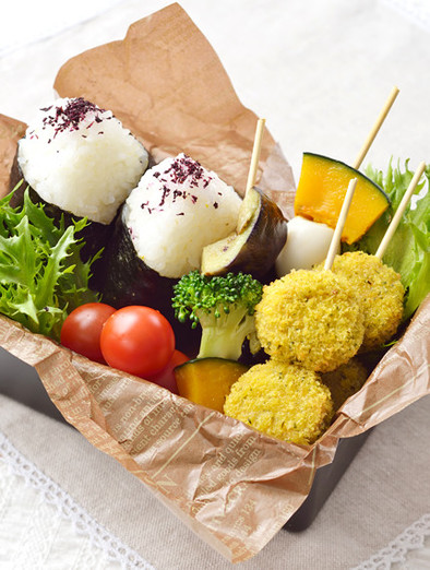 スパイシーカレーと野菜のプチ串ボールの写真