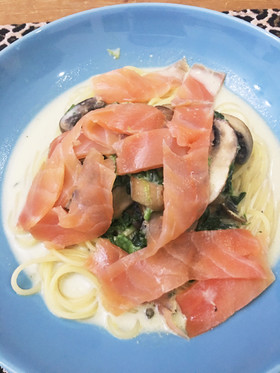 スモークサーモンのミルクマヨパスタ