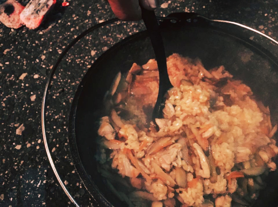 ダッチオーブンで鶏ゴボウご飯の画像