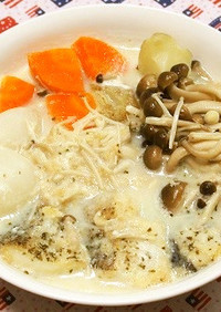 揚げ鱈とキノコの豆乳スープ