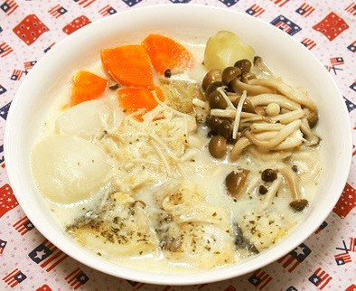 揚げ鱈とキノコの豆乳スープの写真