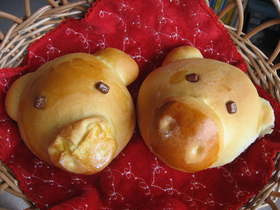 食いしん坊ブーちゃんパン☆中はなんと大福