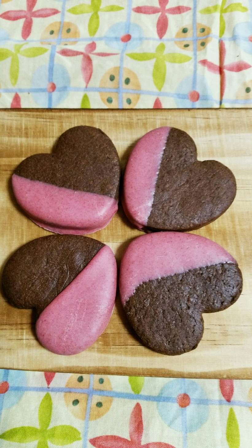 バレンタイン♥チョコと苺のハートクッキーの画像