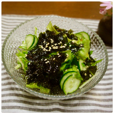 韓国海苔と水菜のサラダの写真