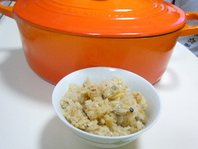 ルクルーゼであさりの炊き込みご飯