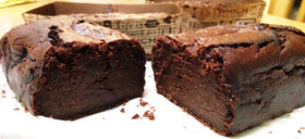 材料4つでしっとり濃厚生チョコケーキ