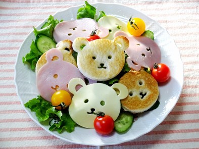 【食パン用抜き型】クマだらけサラダの写真