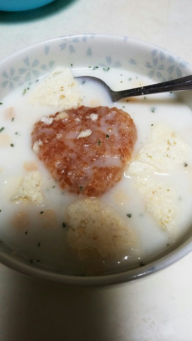 焼おにぎりスープ雑炊風～パリ2チーズ添えの写真