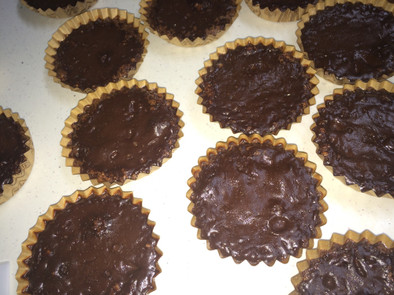 クッキーで簡単タルト生地の生チョコタルトの写真