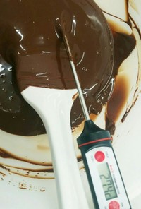 チョコレートのテンパリング方法