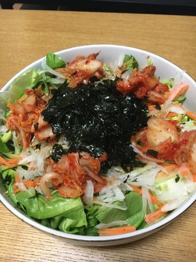 簡単‼︎ご飯が進むキムチサラダ♫
