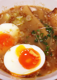 つけ麺用つけダレ、魚介豚骨醤油スープ