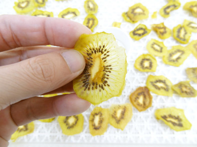 果物乾燥機で自家製ドライフルーツの写真