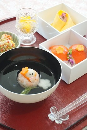 ひな祭りに。雛人形が入ったお吸い物